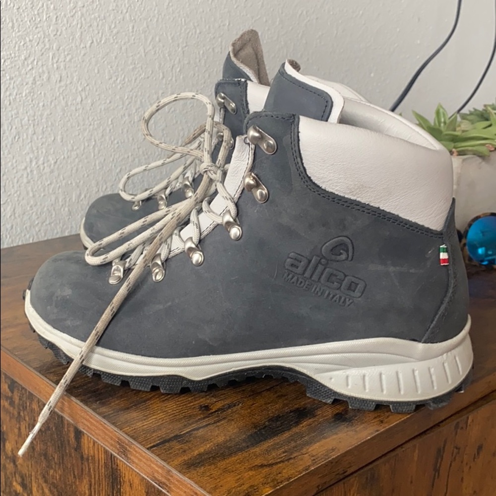 Alico Hiking Boots - Size 8